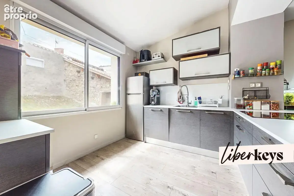 Maison de village rénovée 85 m² – 2 chambres – Garage, cave – Centre Taluyers au calme - photo 3