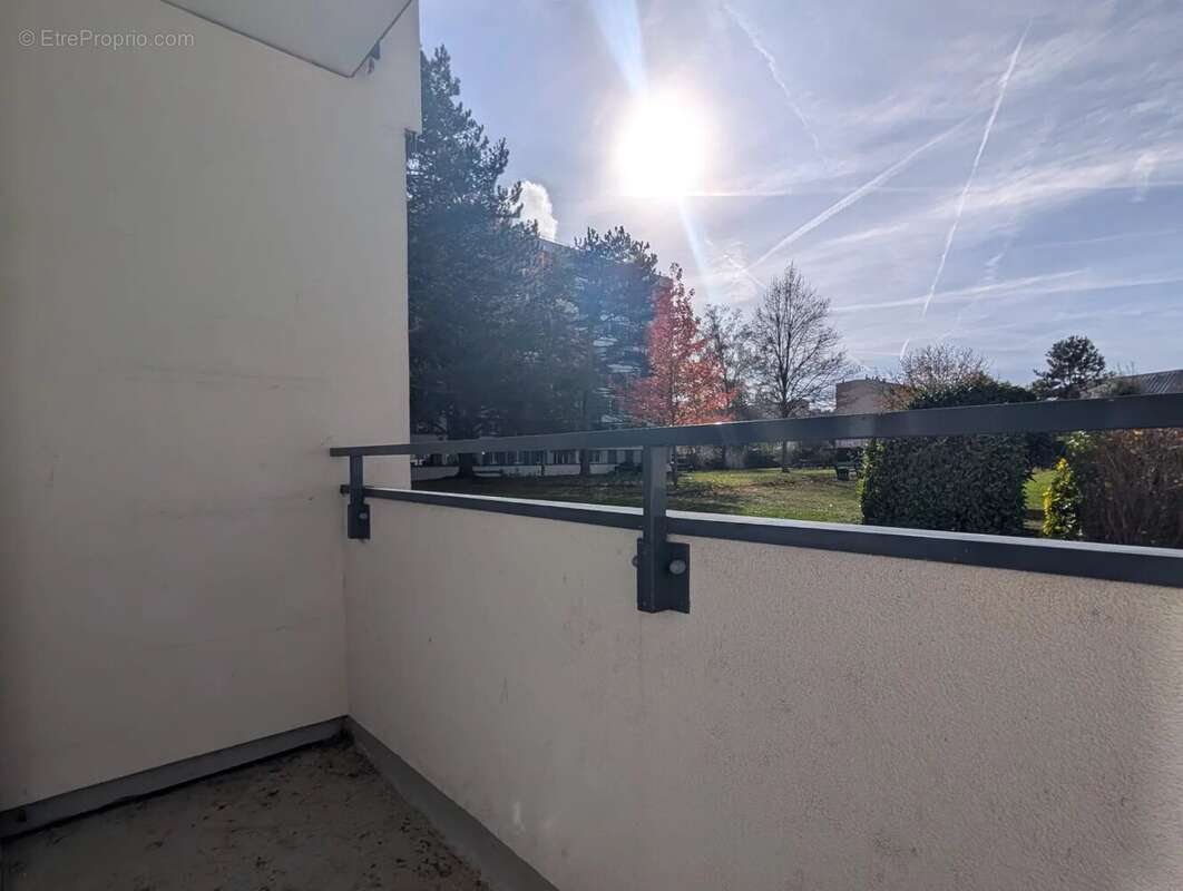 Appartement à LES CLAYES-SOUS-BOIS