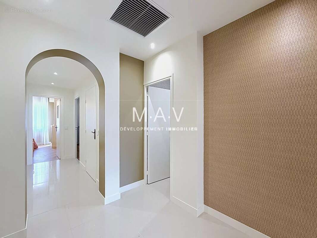 Coeur nice/fleurs gambetta appartement 3 pièces luxueusement rénové terrasse au calme - photo 13