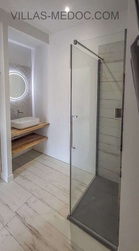 Maison à VENDAYS-MONTALIVET