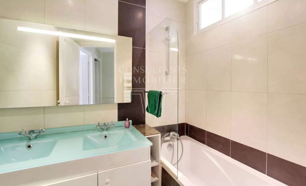 Appartement à PARIS-7E