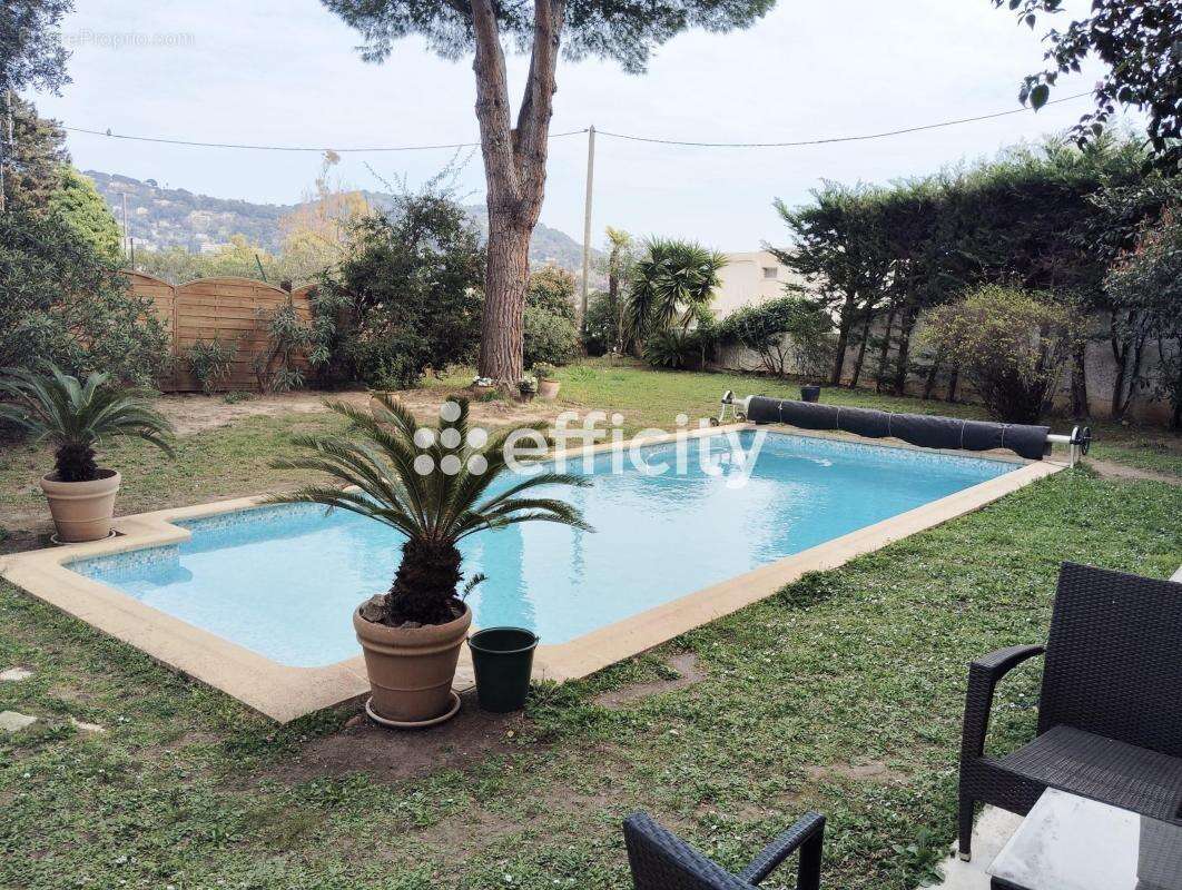 Appartement à LE CANNET