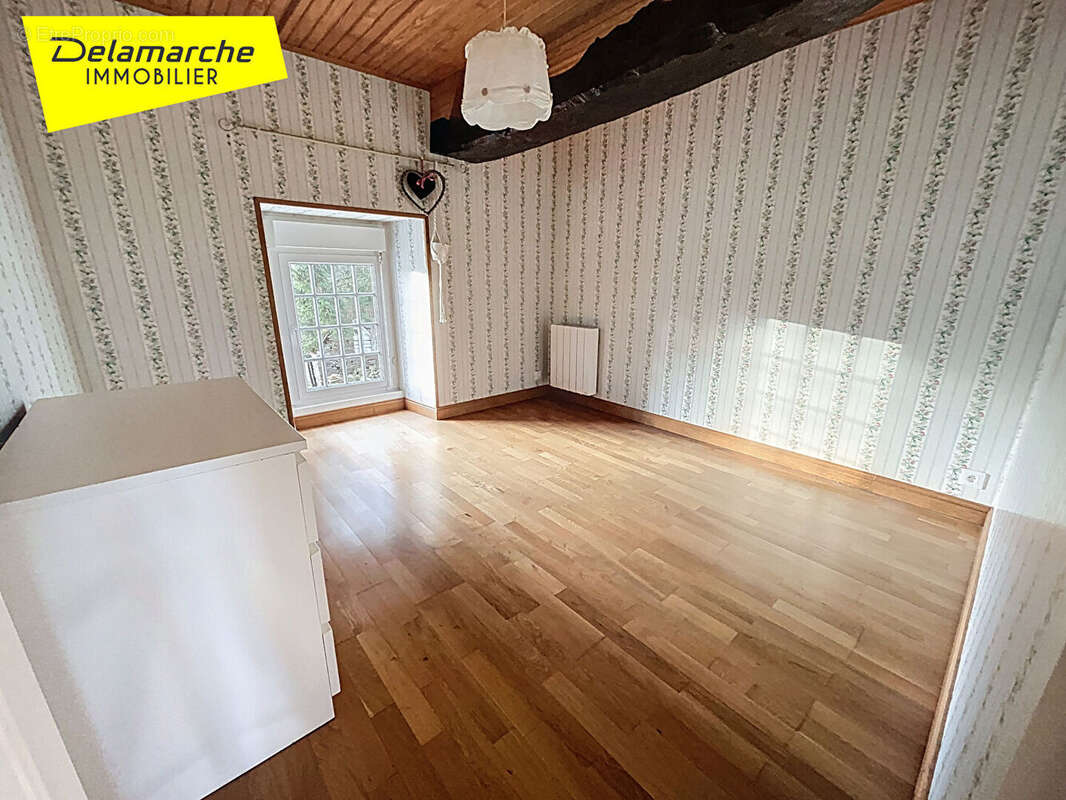 Maison à SAINT-AUBIN-DE-TERREGATTE