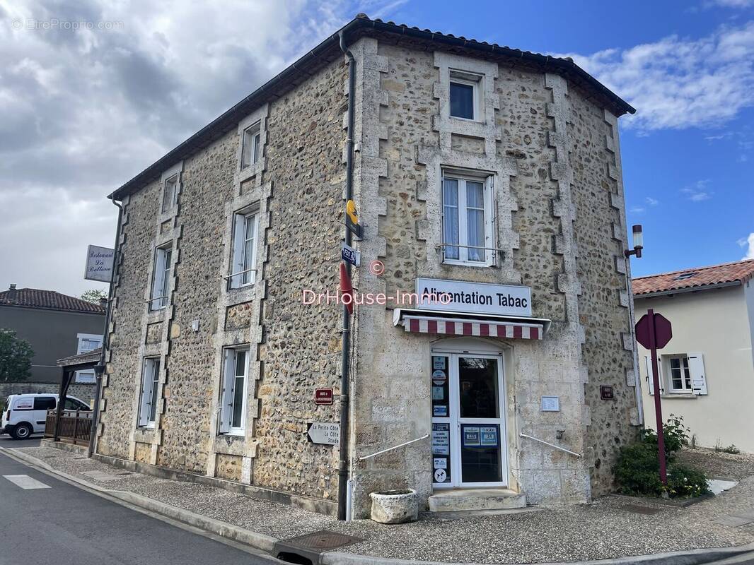 Commerce à SAINT-ADJUTORY