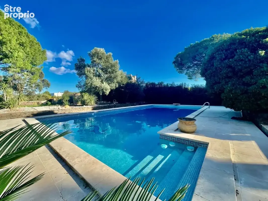 Villa d'architecte F7 360m² utiles sur une parcelle de 4306m². - photo 1