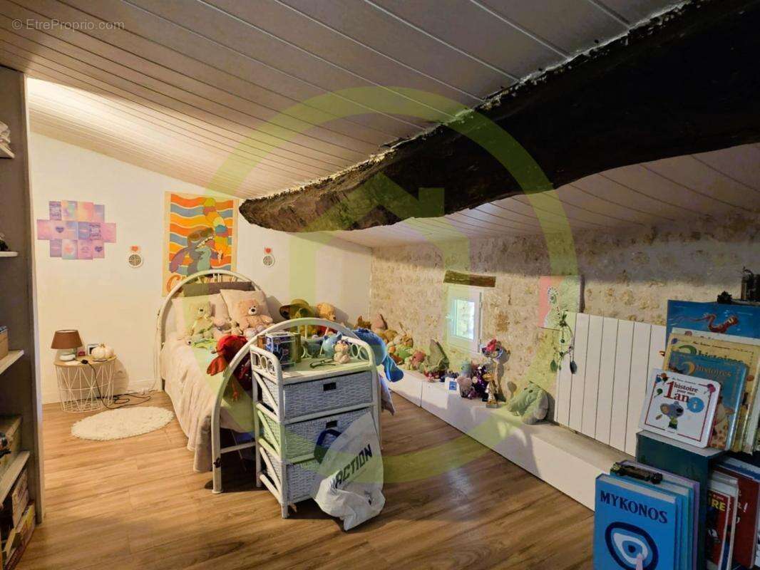 Maison à SAINT-BONNET-SUR-GIRONDE