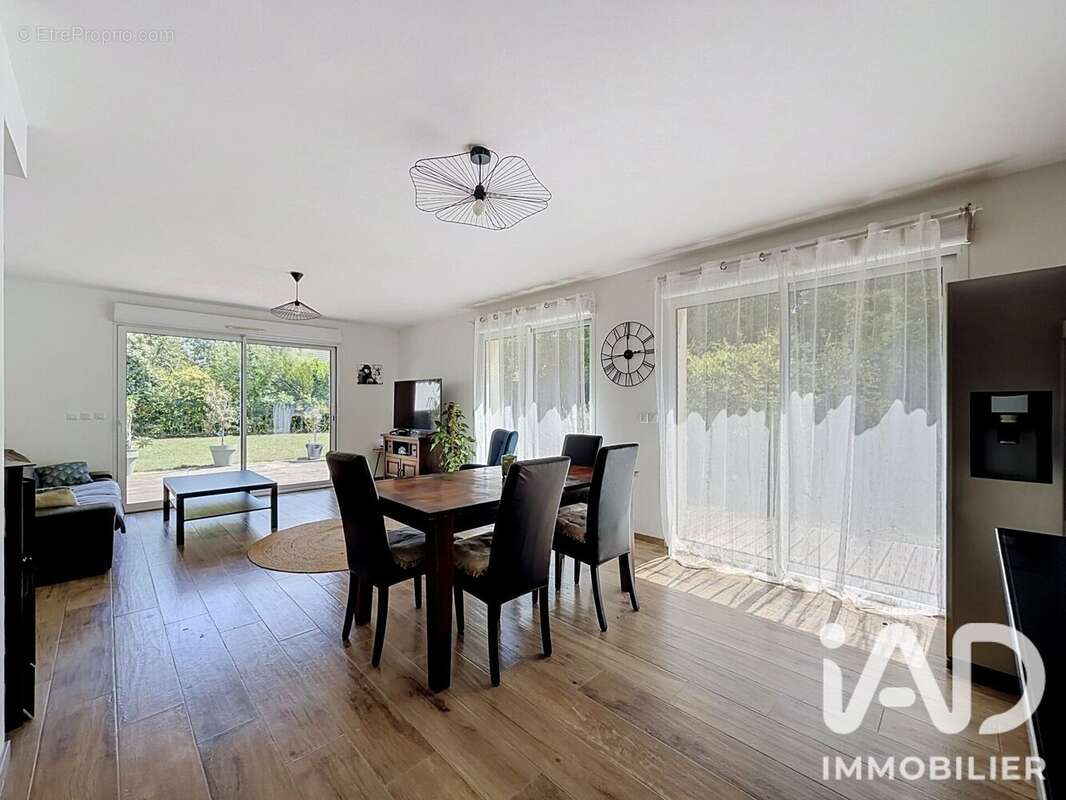 Maison 128 m² à Le Plessis-Bouchard  - photo 3