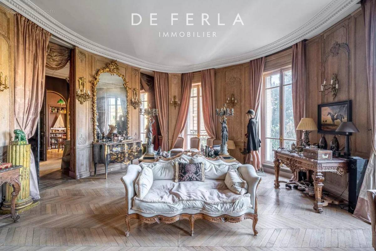 Appartement à PARIS-16E