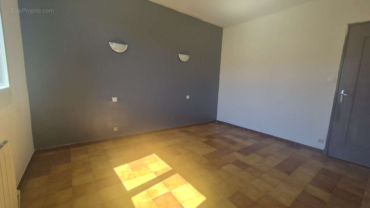 Maison à VILLENEUVE-LA-COMPTAL