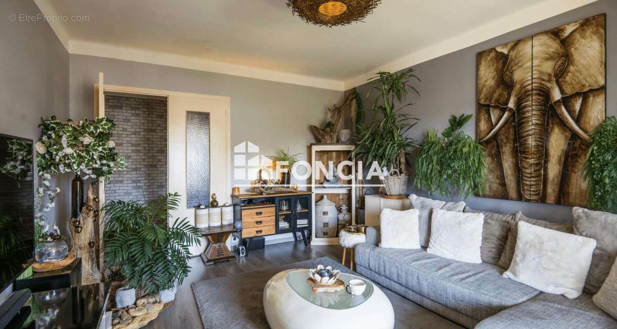 Rodez – T4 de 85 m² au dernier étage avec une vue exceptionnelle avec cave et garage - photo 3