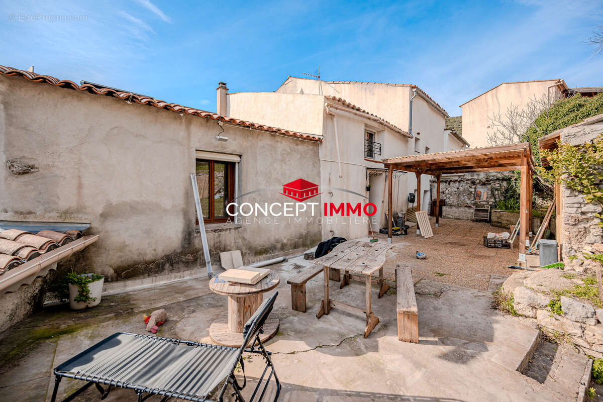 Appartement à MEOUNES-LES-MONTRIEUX