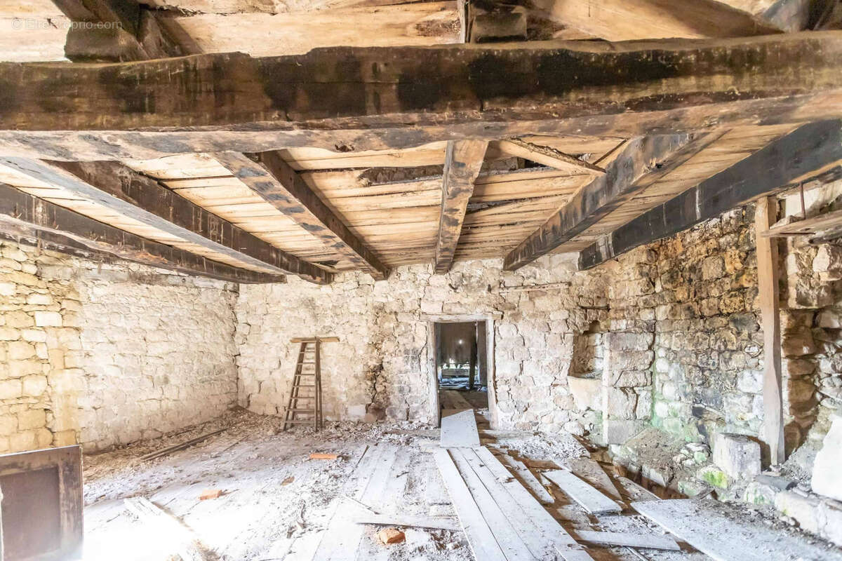 Ruin to renovate in a village - photo 5