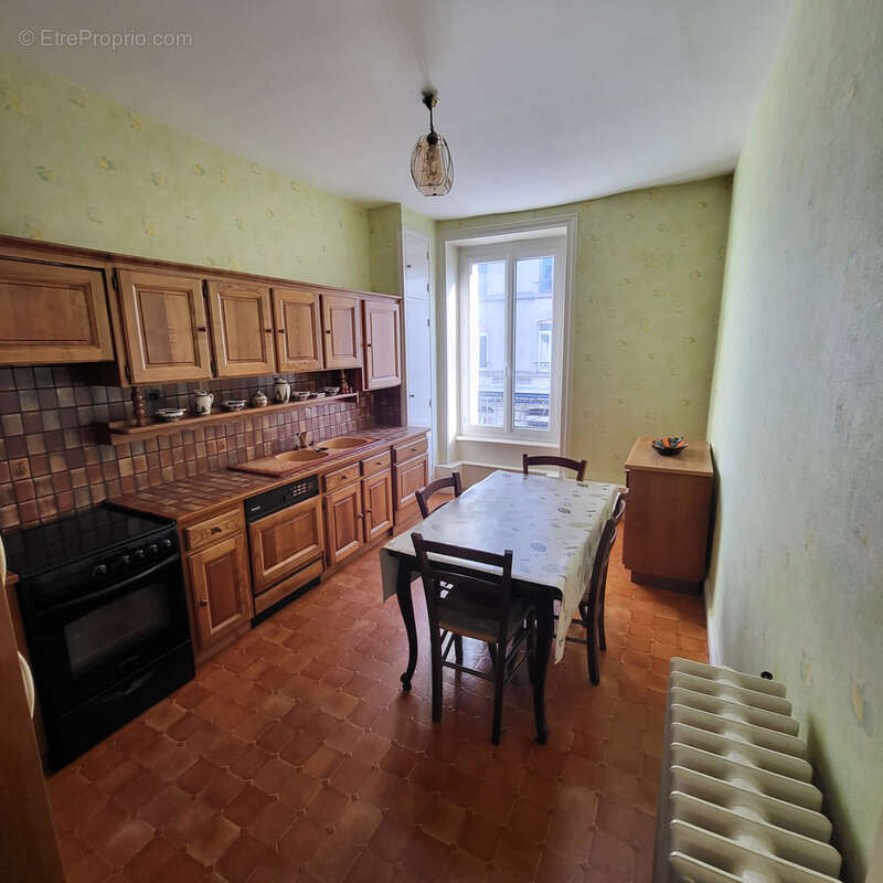 Appartement à RIOM-ES-MONTAGNES