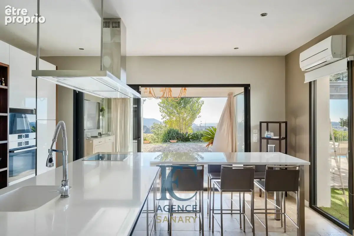 Propriété de 300 m2 avec magnifique vue mer - photo 7