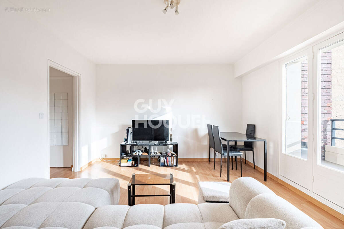 Appartement à LA GARENNE-COLOMBES