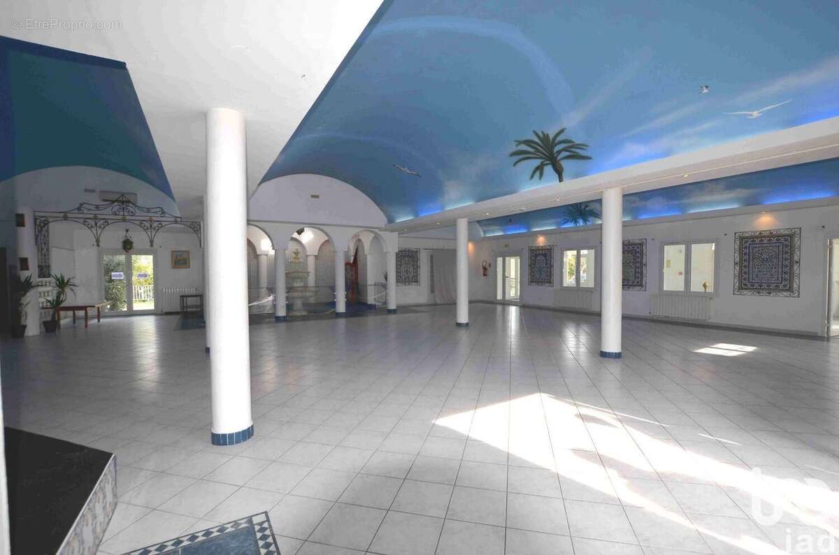 Photo 2 - Commerce à GARONS