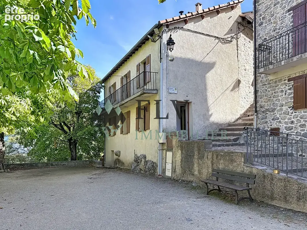Ilonse - maison de village avec 2 appartements - photo 2