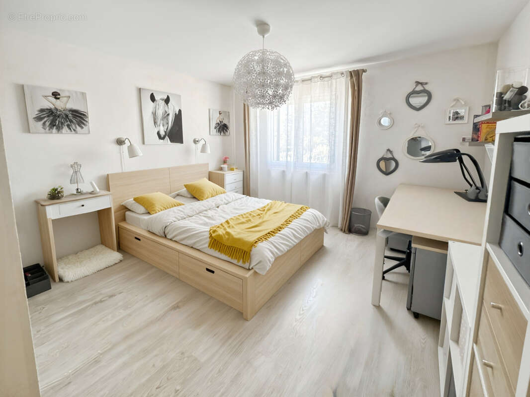 À vendre   Maison contemporaine avec piscine à Saint-Bernard 160m2 6 pièces sur grand  terrain plat. - photo 13