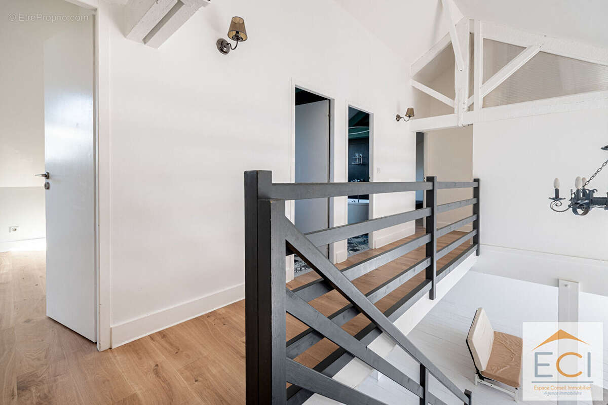 A VENDRE - magnifique loft familial aux beaux volumes - photo 11