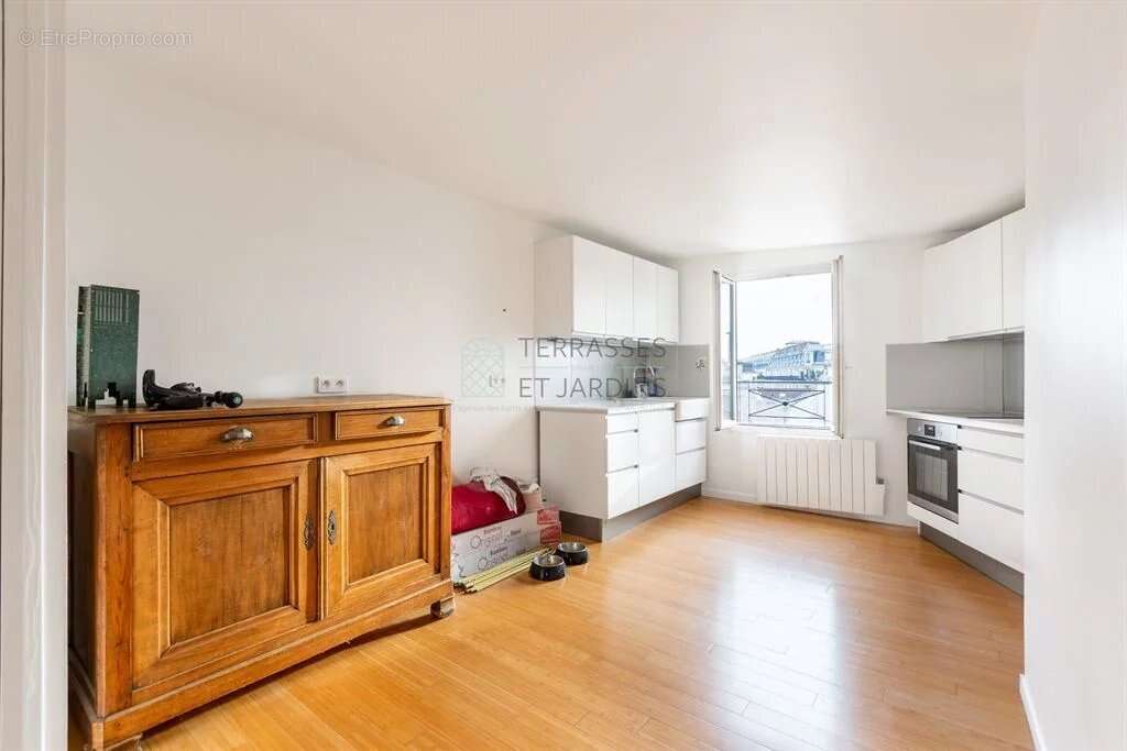 Appartement à PARIS-3E