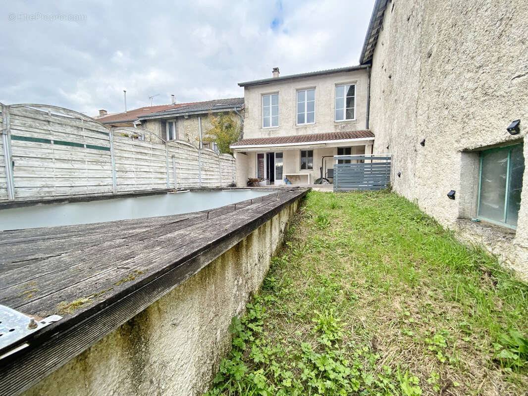 Maison à MENIL-LA-HORGNE
