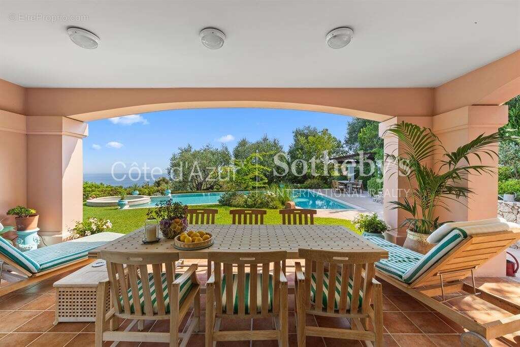 Charmante villa d'architecte avec vue panoramique sur la mer, piscine et jardin paysager à Menton - photo 2