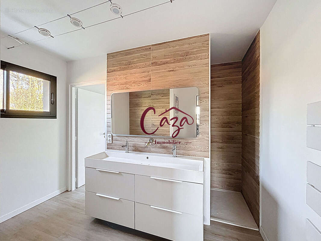 Maison à CAMBLANES-ET-MEYNAC