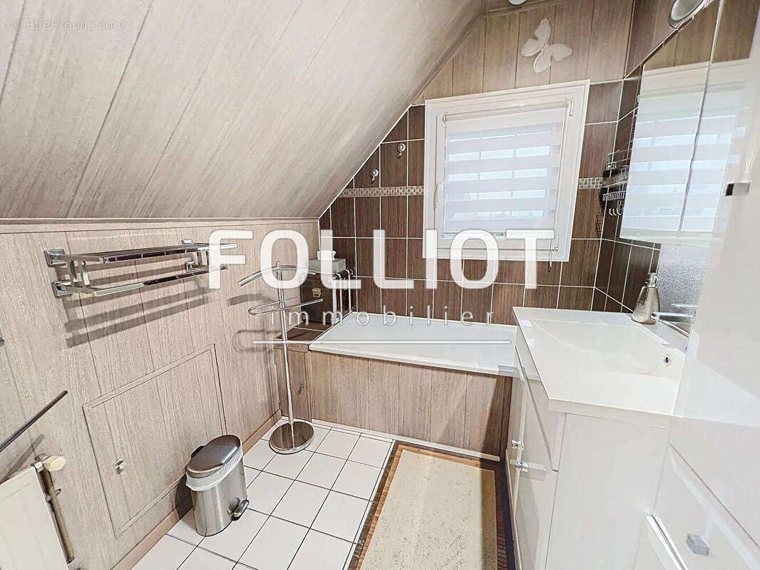 Maison à SAINTE-CROIX-SUR-MER