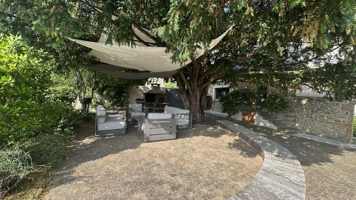 Maison à FLEURIEUX-SUR-L'ARBRESLE