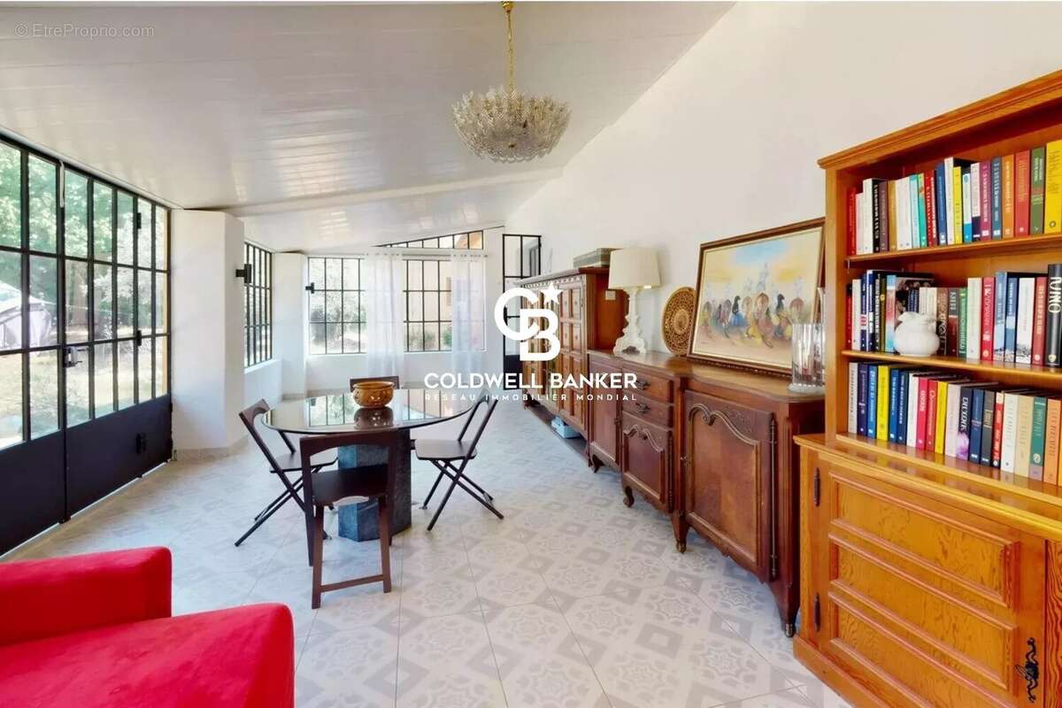 Maison de charme de plain-pied au cœur d'un parc d'oliviers de 5 030 m² - photo 3