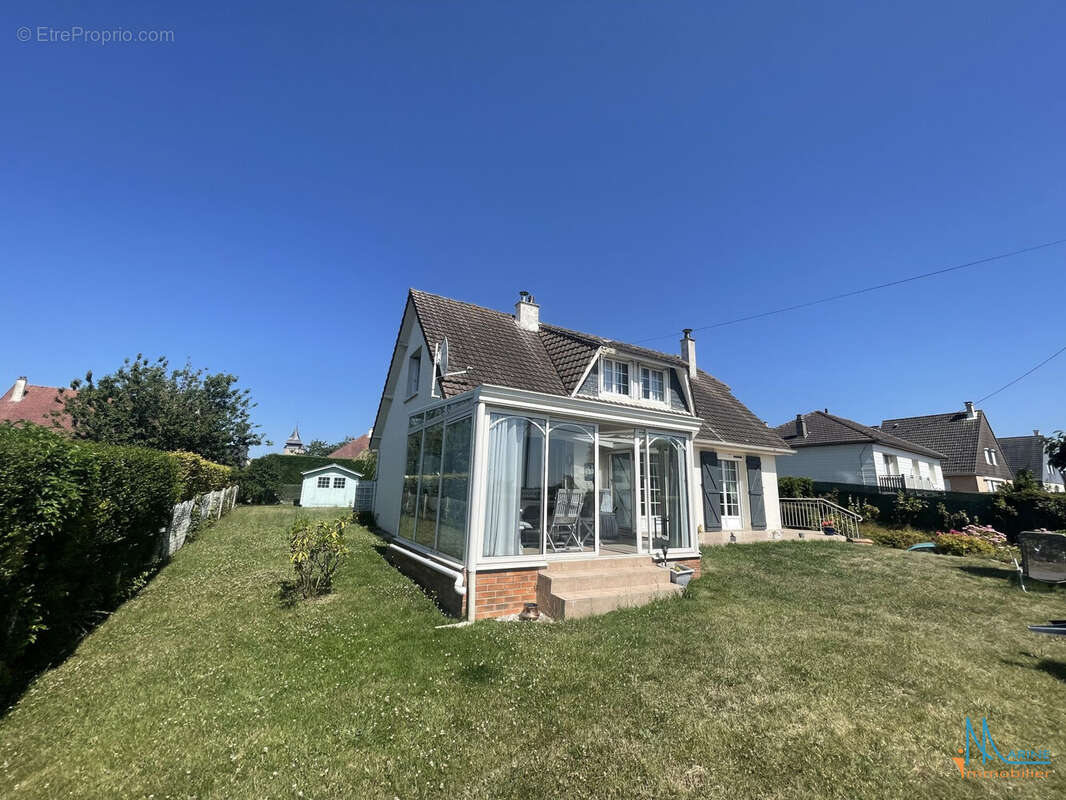 face avant et coté maison - Maison à DIEPPE