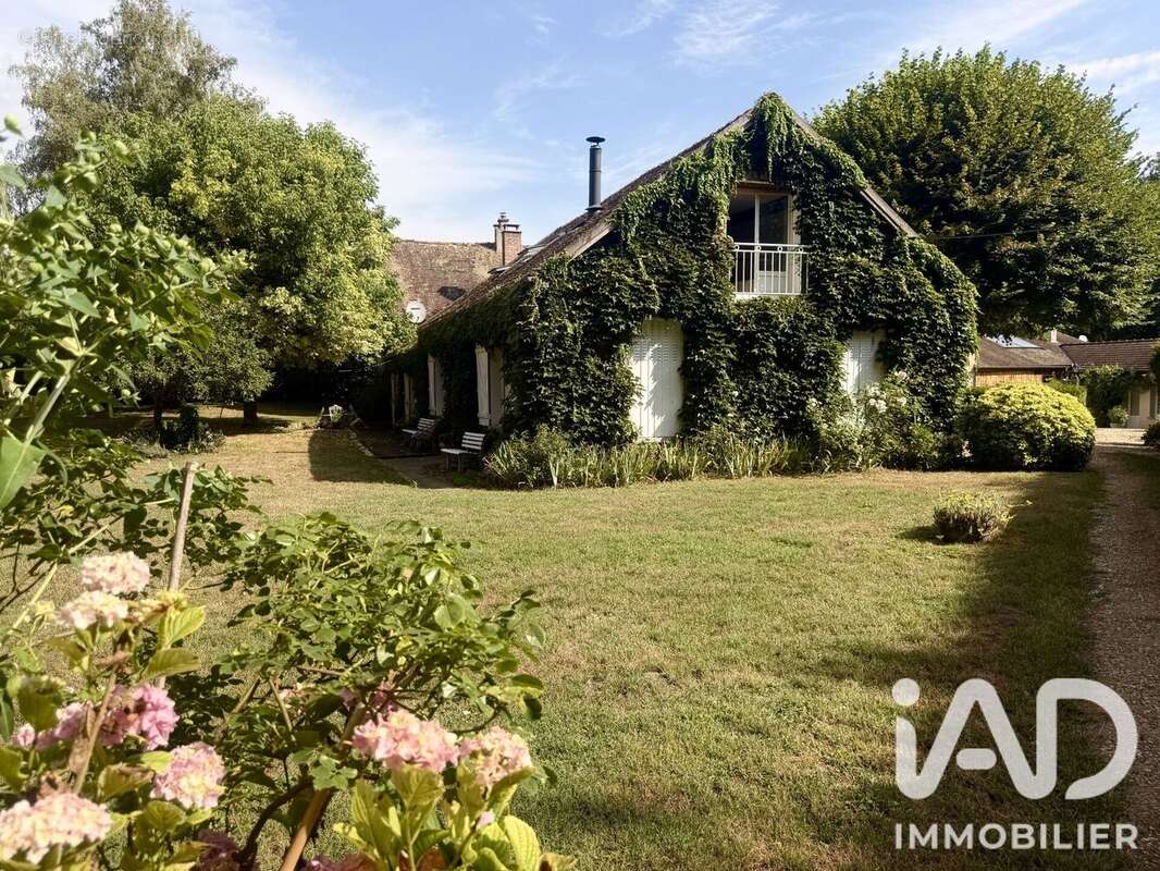 Maison 320 m² à Nailly  - photo 3