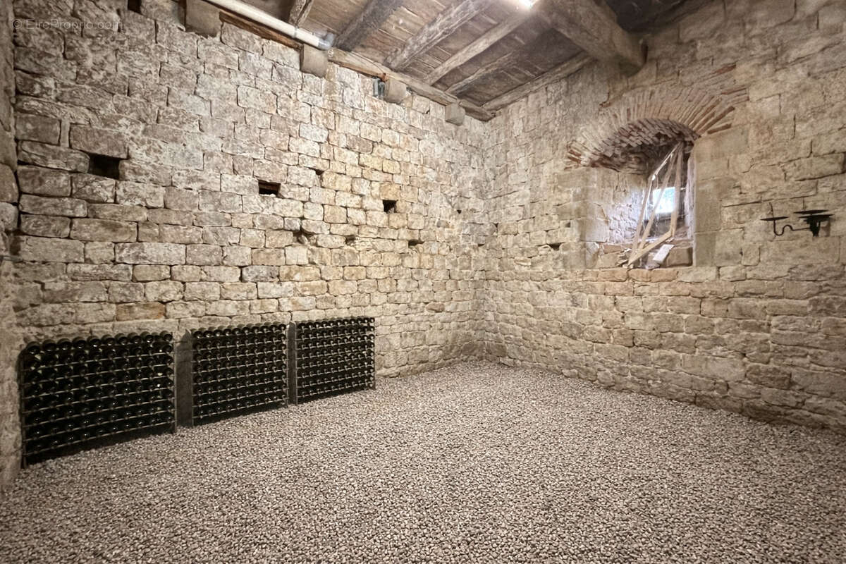 Authentique demeure médiévale avec piscine, jardin et parking privé. - photo 23