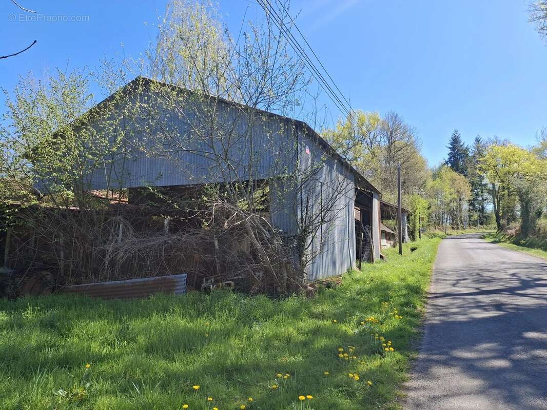 Grande maison familiale à rénover, grange, dépendances et plus de 2 hectares de terrain - photo 13