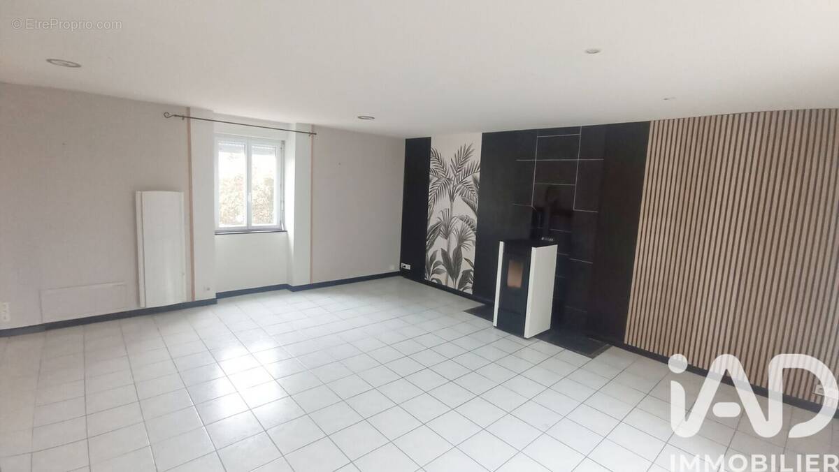 Photo 1 - Maison à LA CHAIZE-LE-VICOMTE
