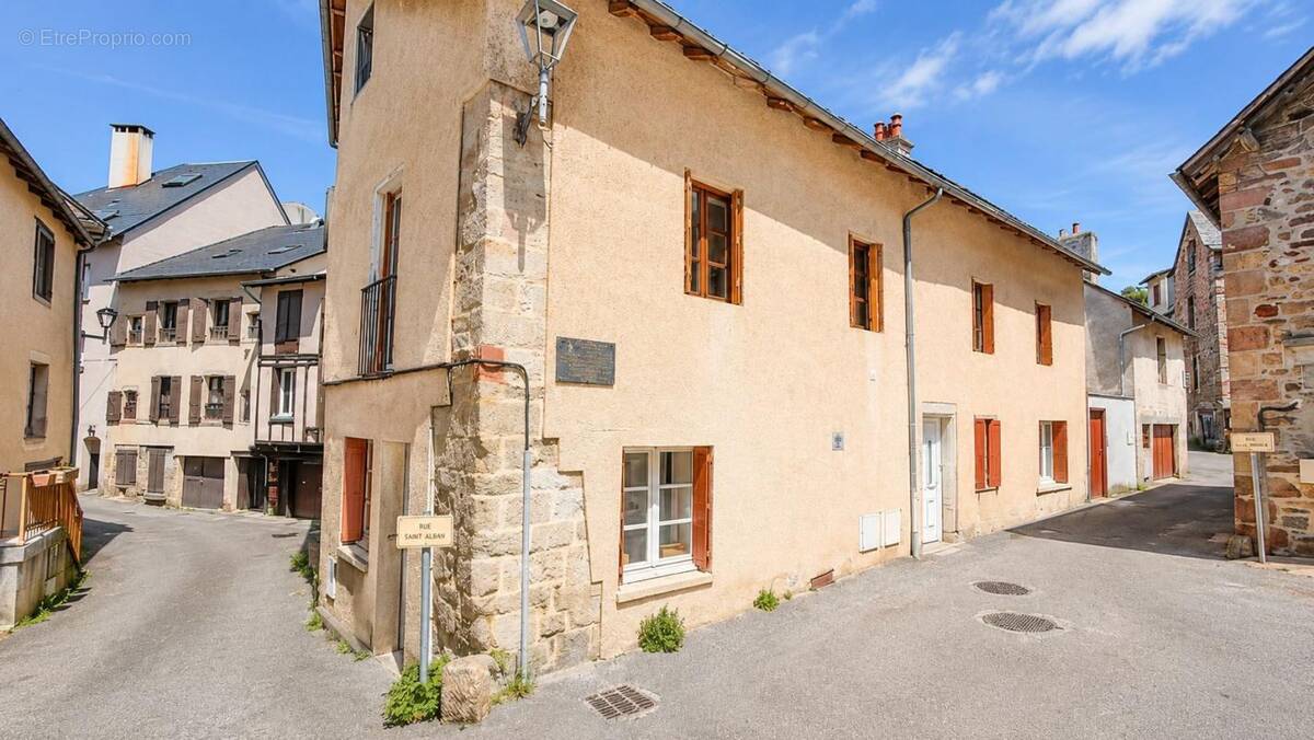 Maison à LE MONASTERE