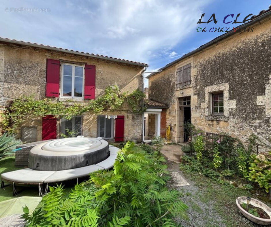 Maison à SAINT-POMPAIN