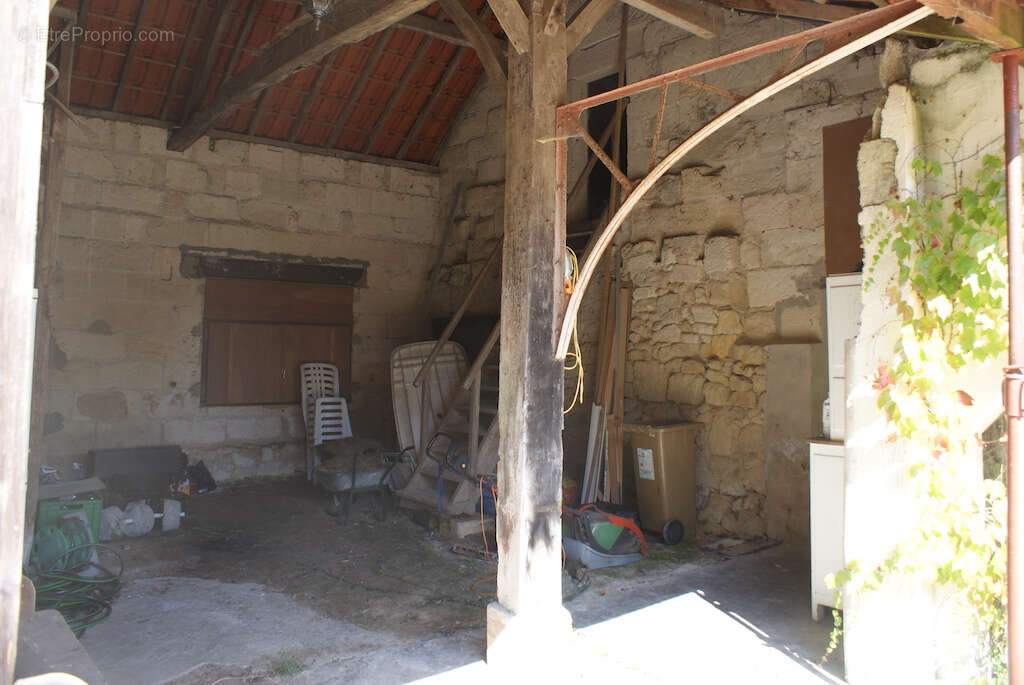 Chartreuse avec grand dependances et 6.1 ha - photo 20
