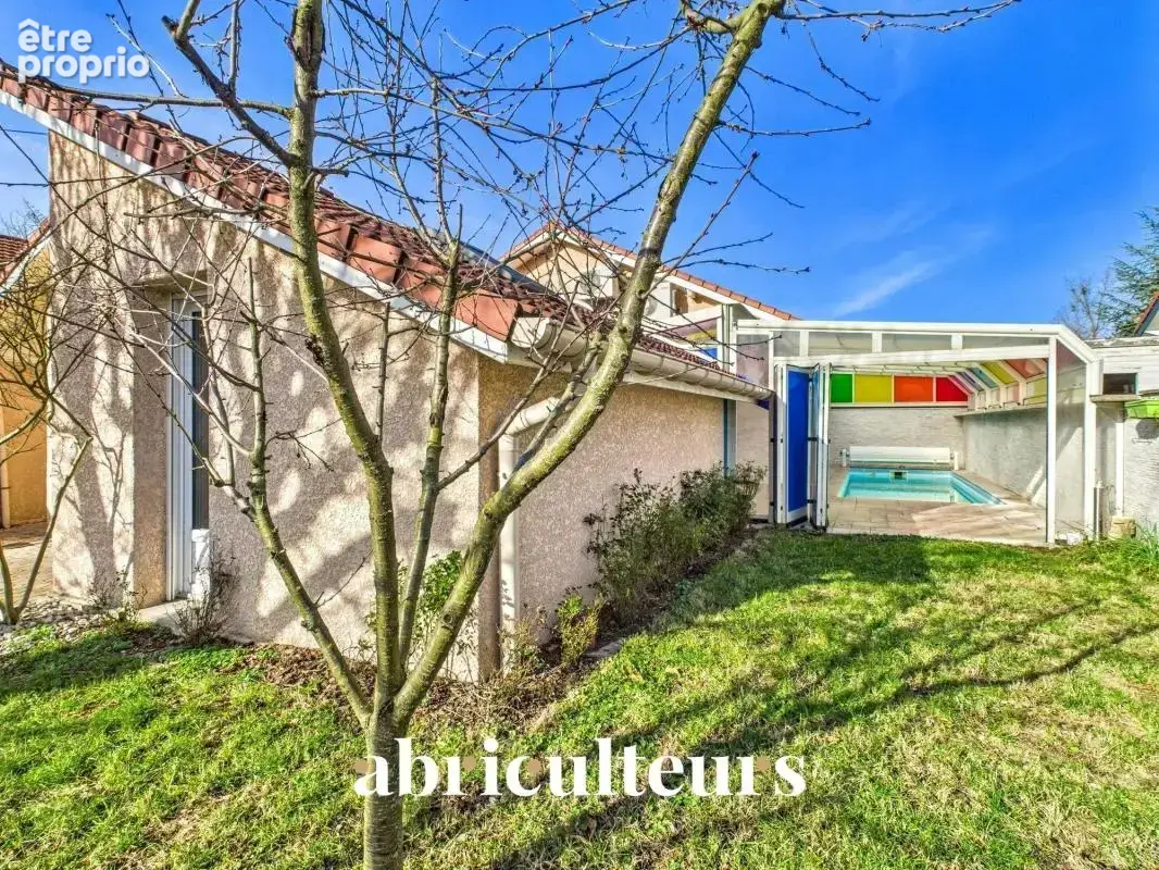 Maison familiale dans un confort moderne avec piscine intérieure en vente à Rillieux-la-Pape (69140) - photo 2