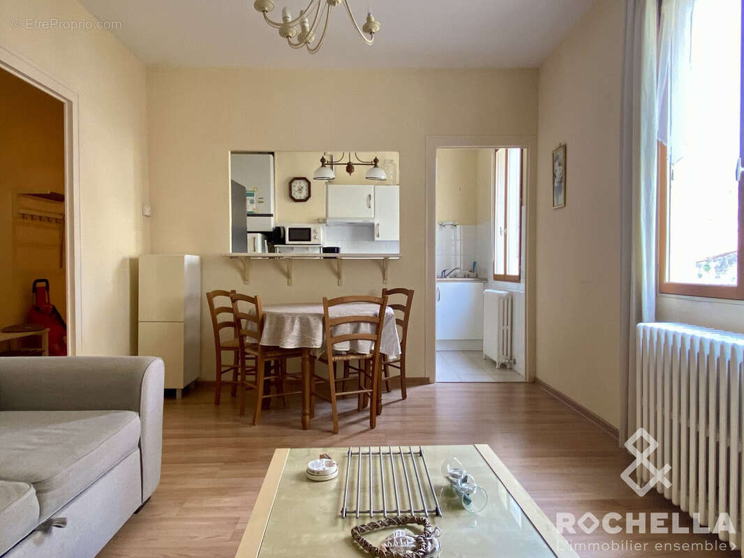 Appartement 43 m² à Rochefort  - photo 2