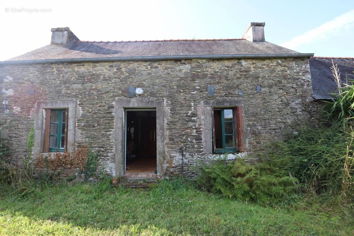 Maison à CLEDEN-POHER