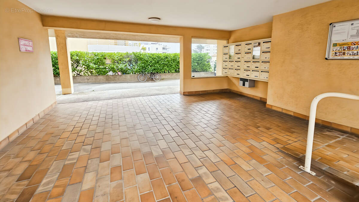 VIAGER OCCUPÉ (H.76 ans), FRÉJUS, 2 pièces + cave Bouquet 49300 € / Rente mensuelle 363 € - photo 11