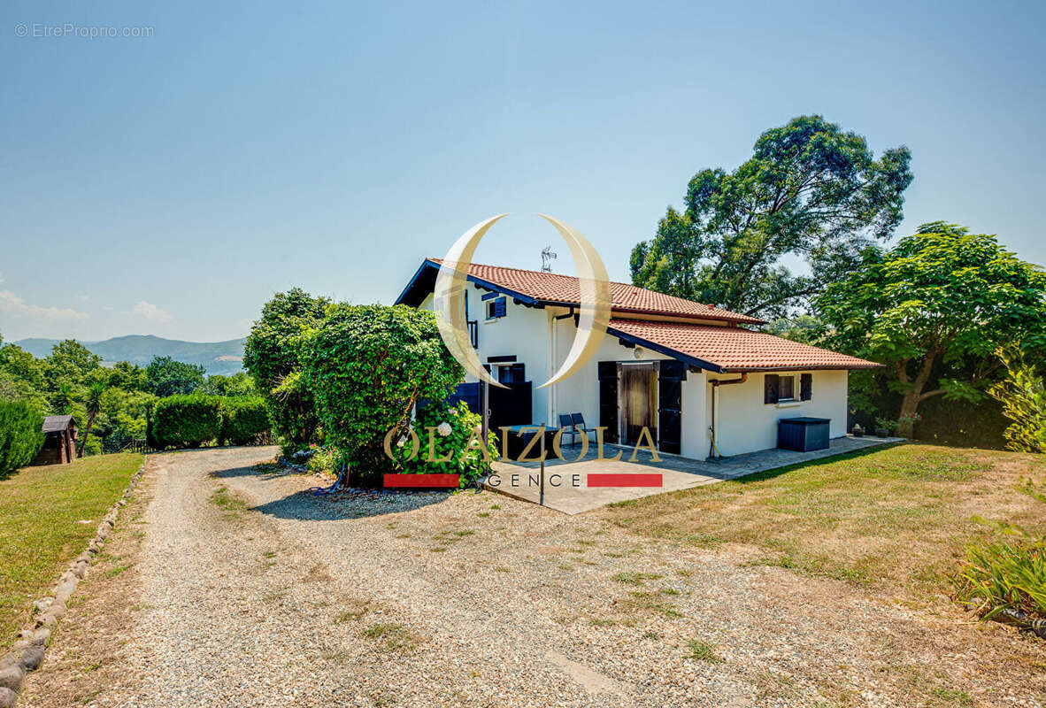 ESPELETTE - Maison basque avec appartement T2 et terrain de 2 000 m² - photo 3