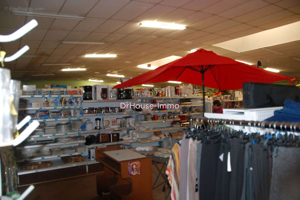 Commerce 850 m² à Lacapelle-Marival  - photo 5