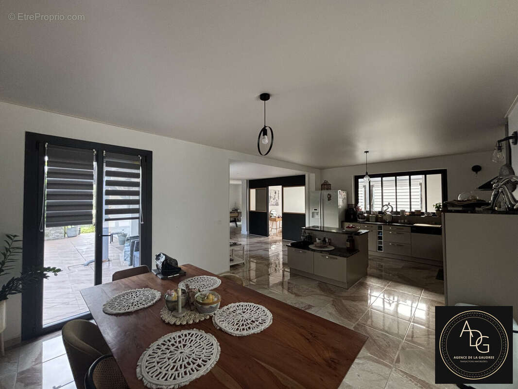 Maison à LE VAL-SAINT-GERMAIN