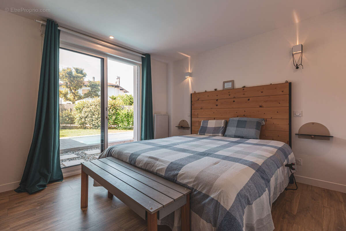 Appartement à ANGRESSE