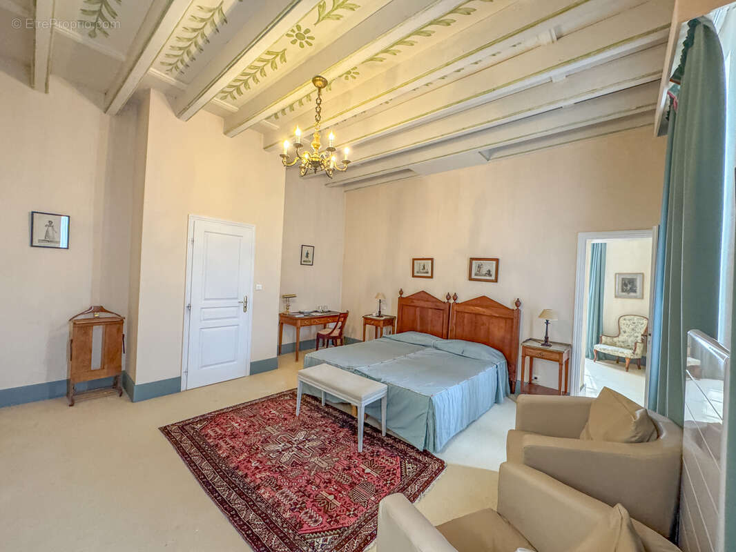 Magnifique Demeure dans le style néo paladien de 750 m2 comprenant 9 suites et 3 chambres avec un terrain de 1 - photo 16