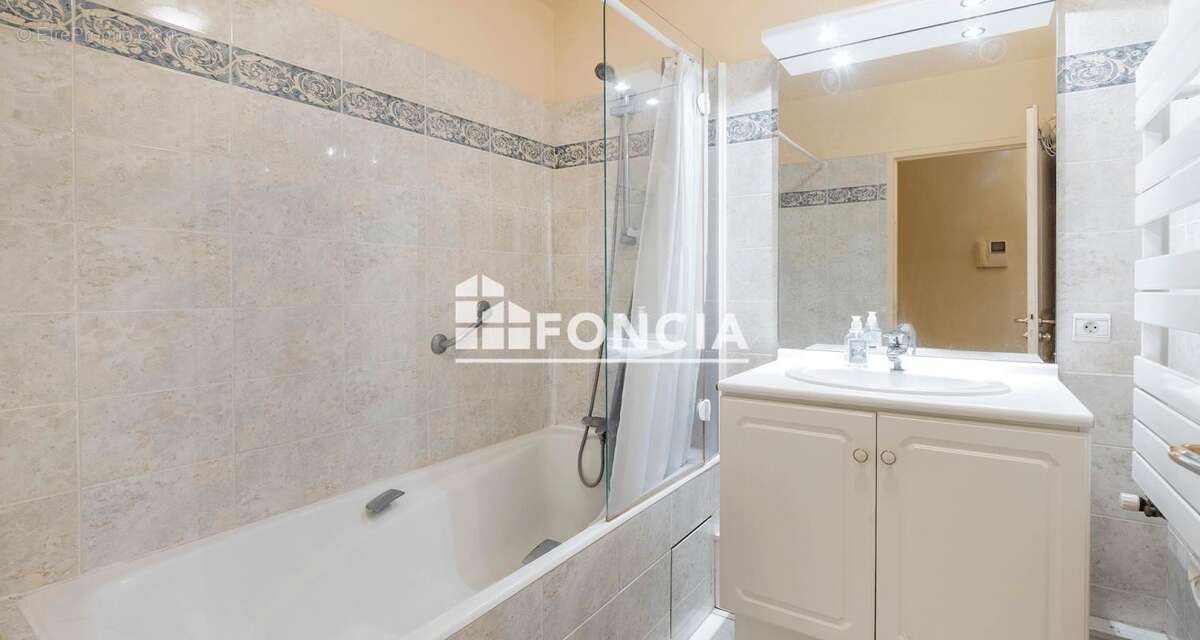 Appartement à PARIS-17E