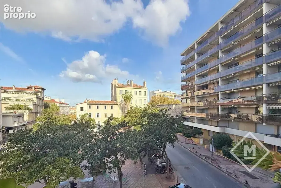 Vend T3 balcon traversant vue dégagée 13007 Place des Lices - photo 4