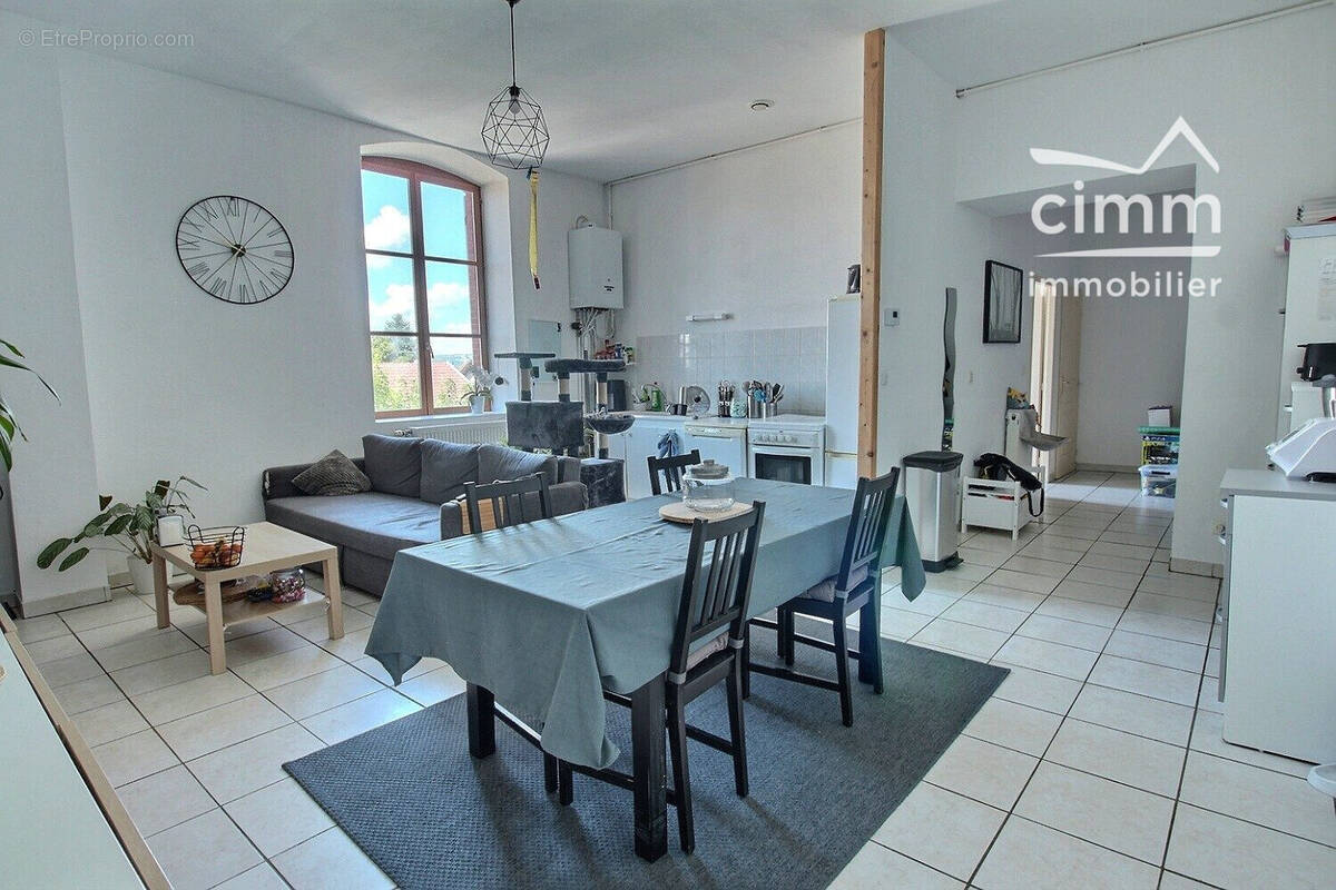 Appartement à SAINT-SIMEON-DE-BRESSIEUX